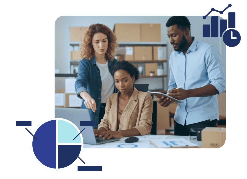 visibilidade-operacao-cx-monitoramento-tempo-real Equipe de gestores analisando dados em um notebook, com gráficos de desempenho sobrepostos na imagem, ilustrando a visibilidade total da operação de CX em tempo real.